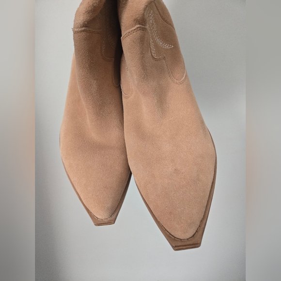 CROWN VINTAGE Tan Suede Western style boots - Picture 2 of 16